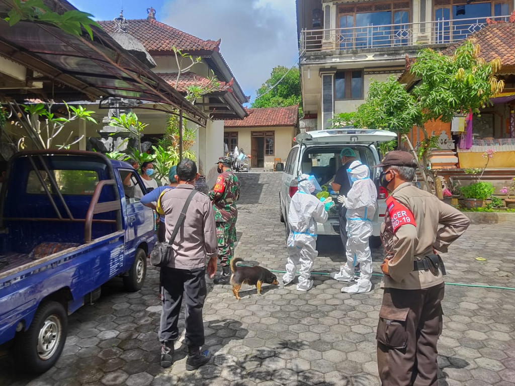 Pelaksanaan Kegiatan Tracing dan Tes Sweb Antigen di Ds. Ungasan, Kec. Kuta Selatan.